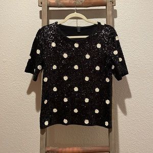 Limited Edition ‼️ Sequence, short-sleeve top.